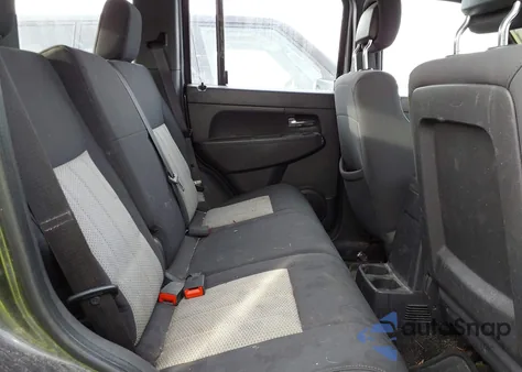 2010 Jeep Liberty Sport z USA, uszkodzony, nr VIN 1J4PN2GK4AW136983